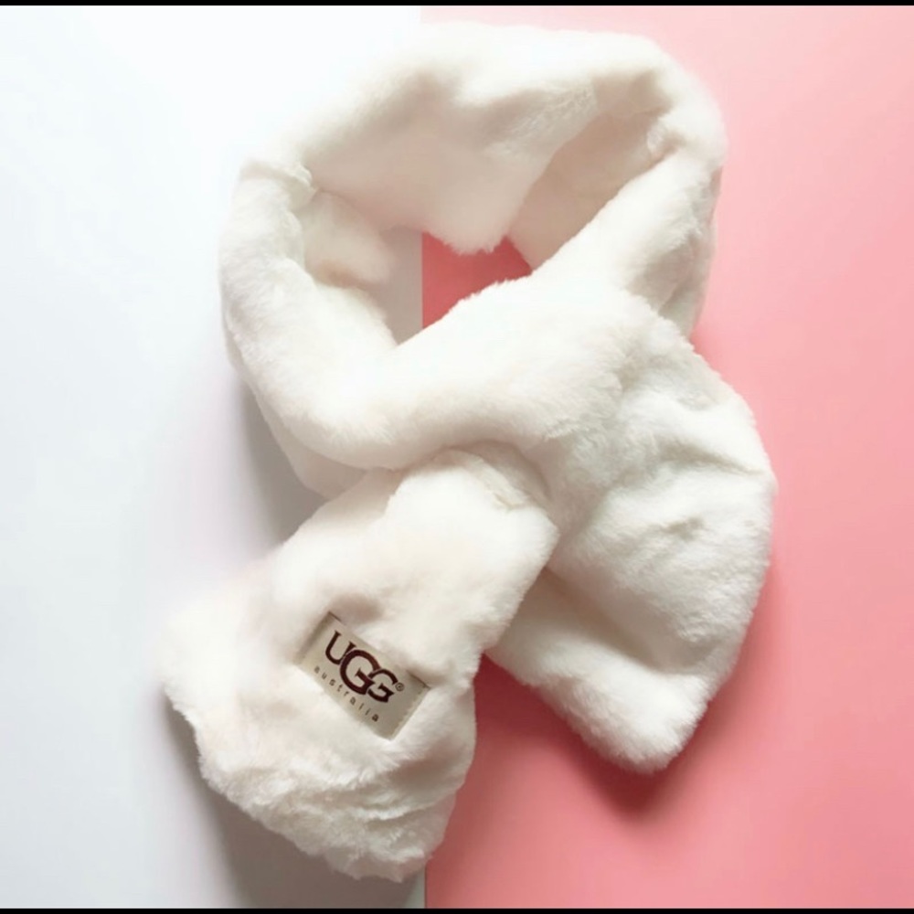 - ❤️UGG fleece scarf❤️